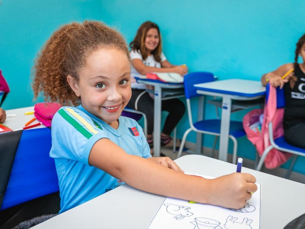Aluna da FIDE em atividade de sala de aula