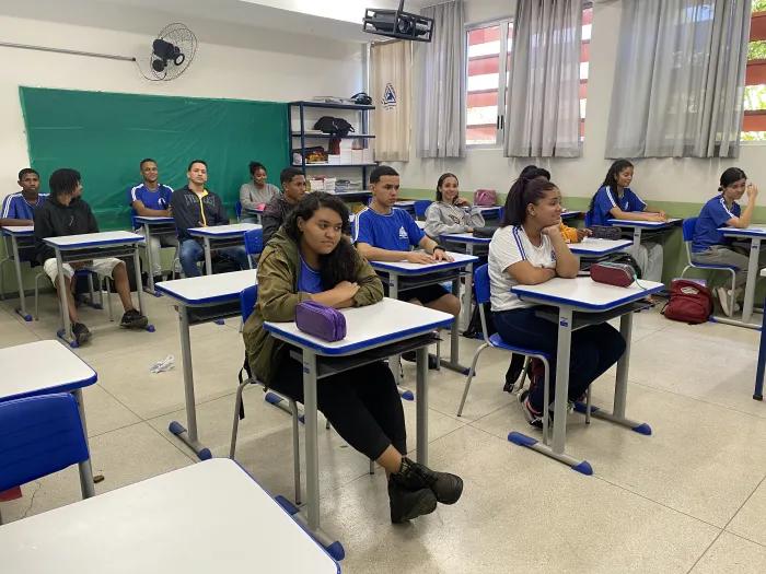 Turma do Ensino Médio em sala de aula